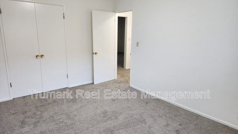 323 N Howard St #6 - Photo 5 of 10