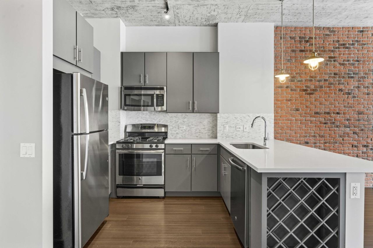 850 S Clark St #1-1 - Photo 3 of 27