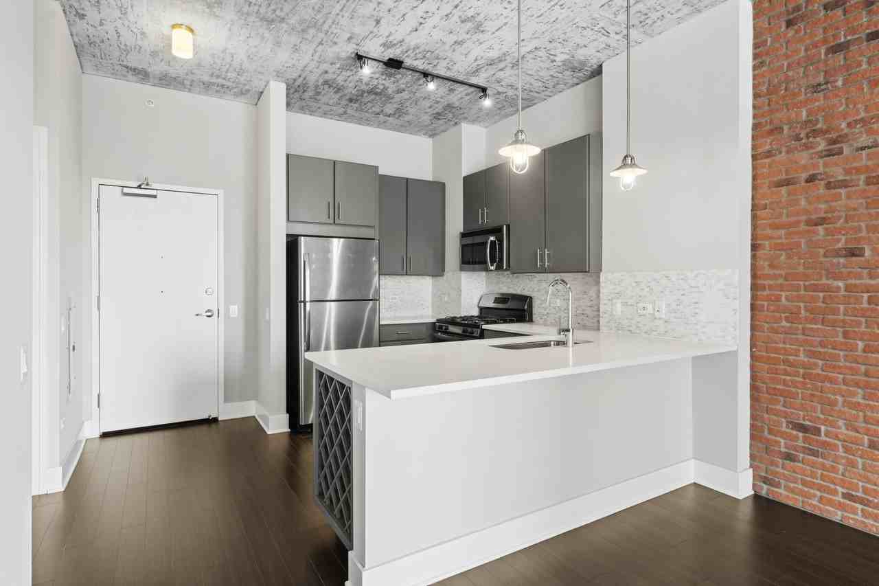 850 S Clark St #1-1 - Photo 4 of 27