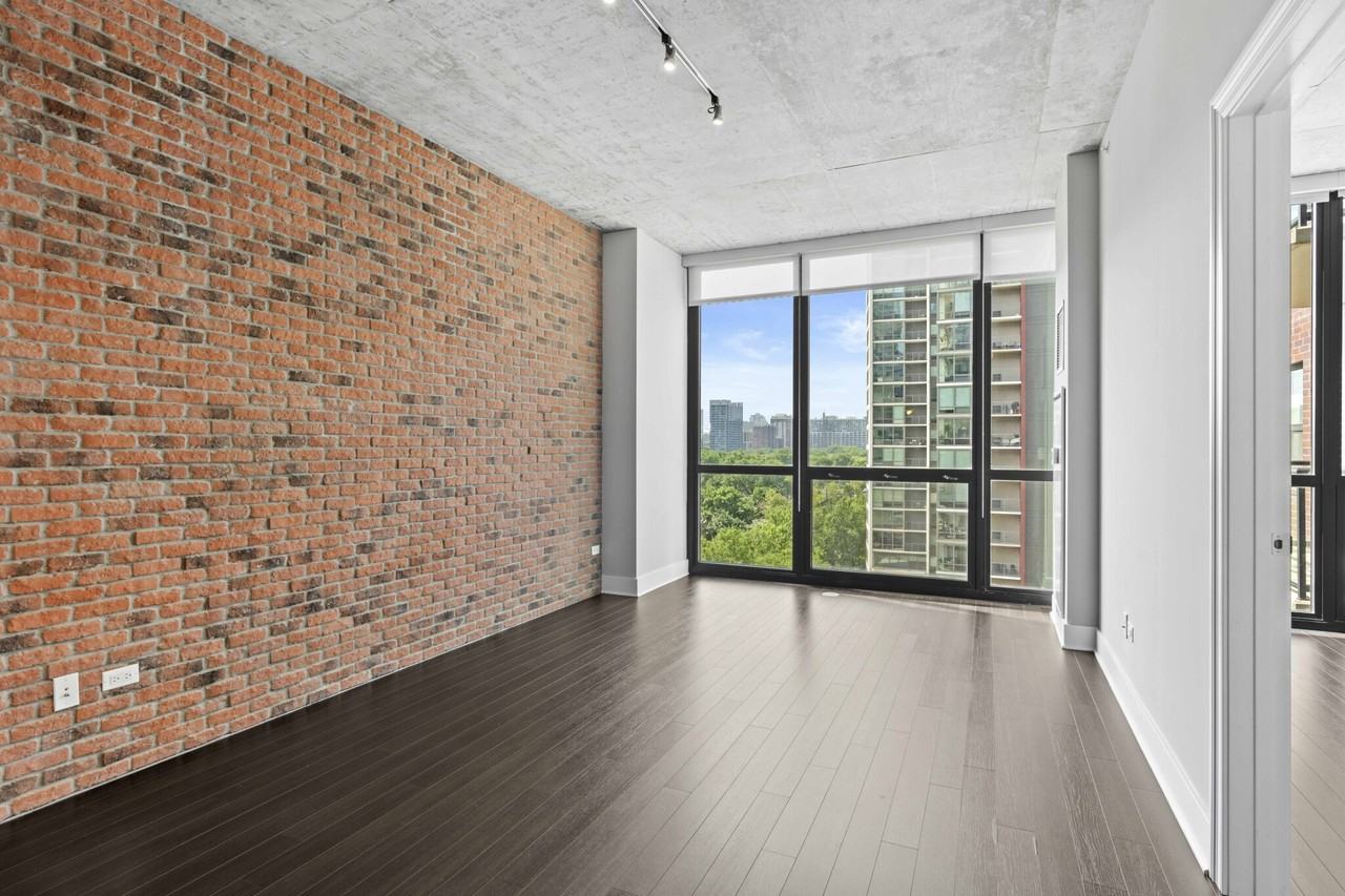 850 S Clark St #1-1 - Photo 5 of 27