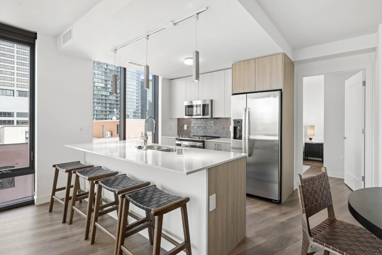 350 N Canal St #2-2