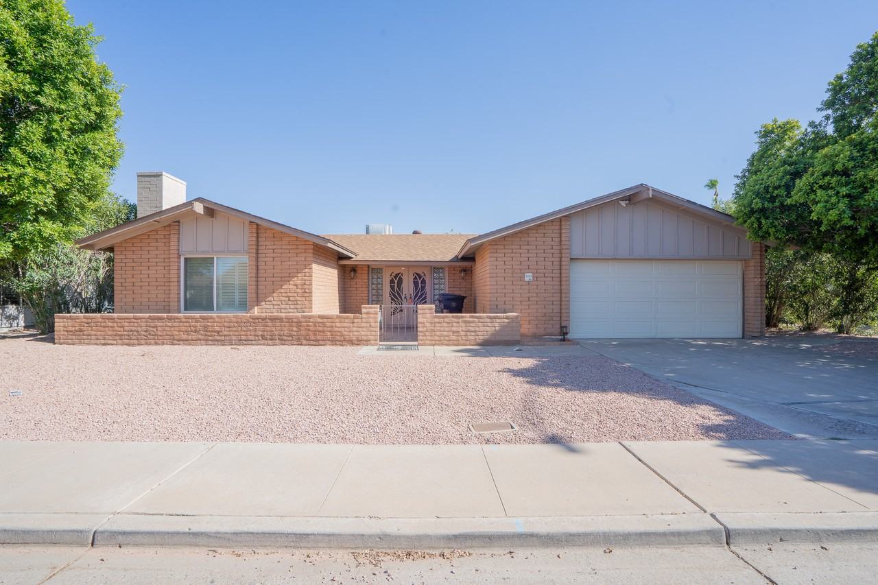 1261 W Kilarea Ave - Photo 3 of 28