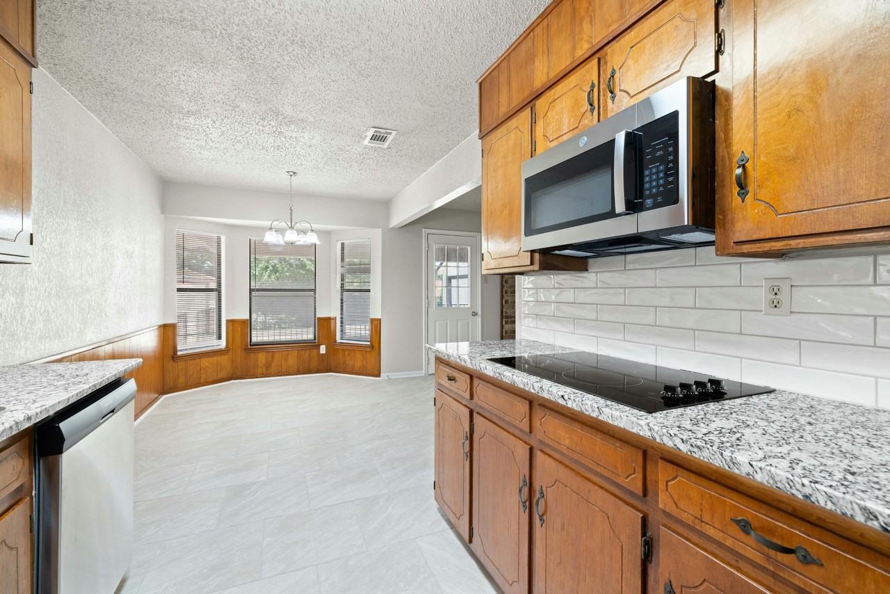 2205 Lamplight Dr - Photo 7 of 27