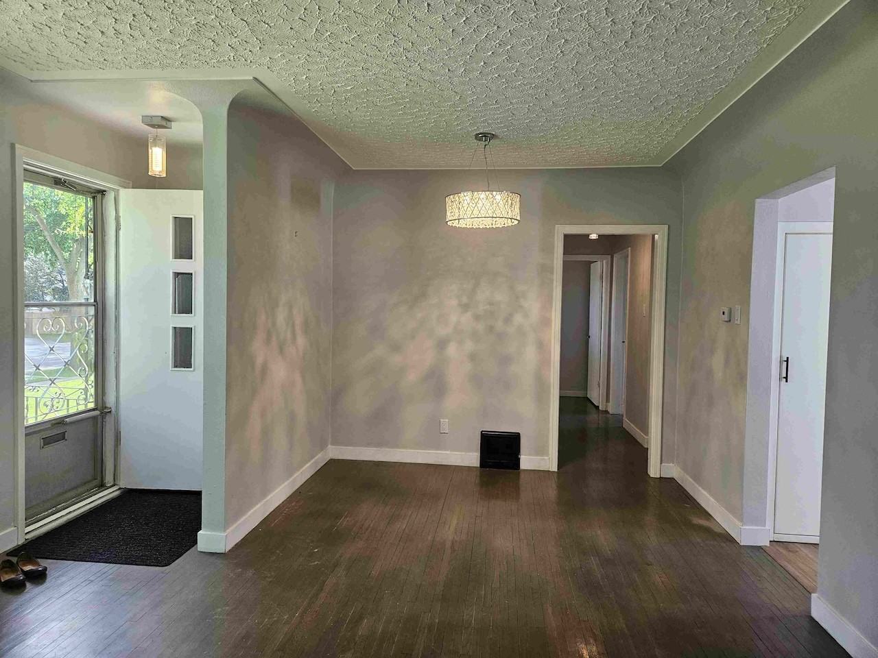 7672 89 Ave Nw - Photo 3 of 21