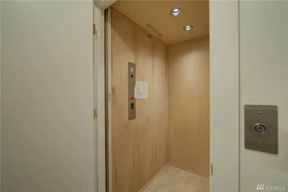 4206 Sw Dakota St #NA - Photo 2 of 10