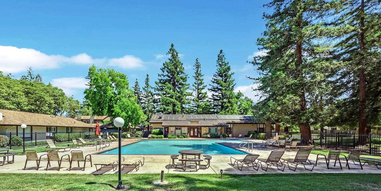 1957 Countrywood Ct #1957 - Photo 3 of 24