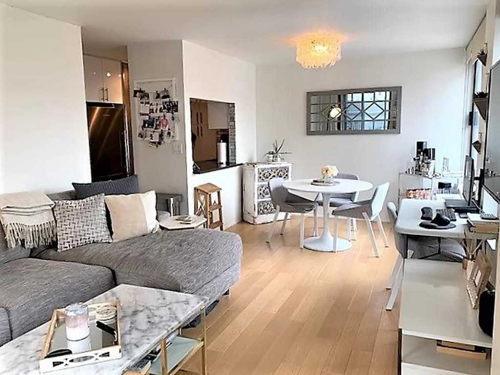 W 17th St #8G - Photo 4 of 19