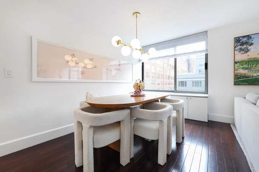 W 17th St #5L - Photo 4 of 20