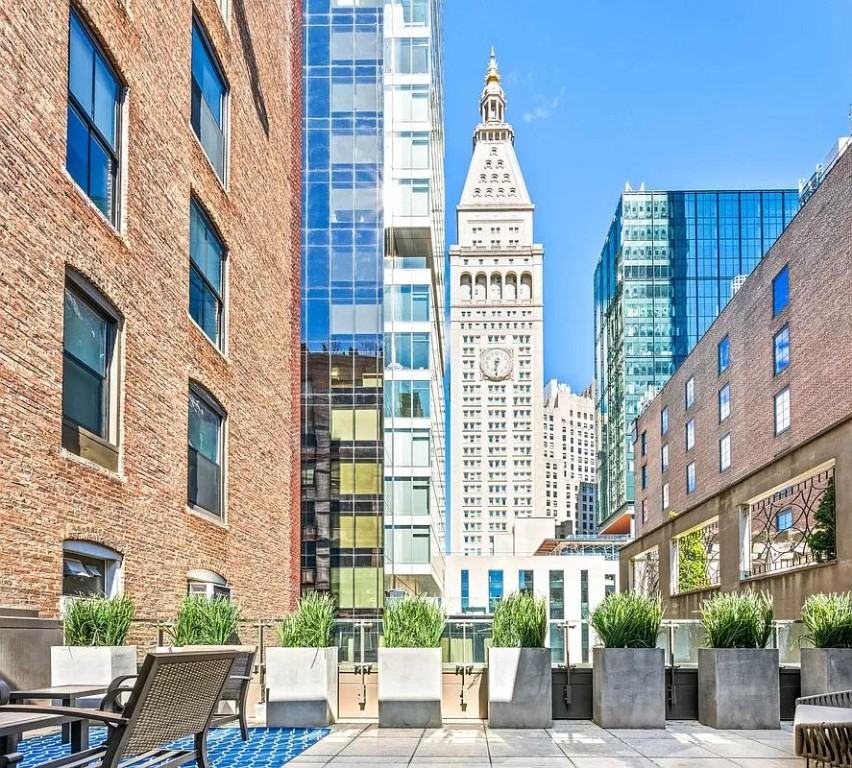 E 22nd St #TH2 - Photo 4 of 20