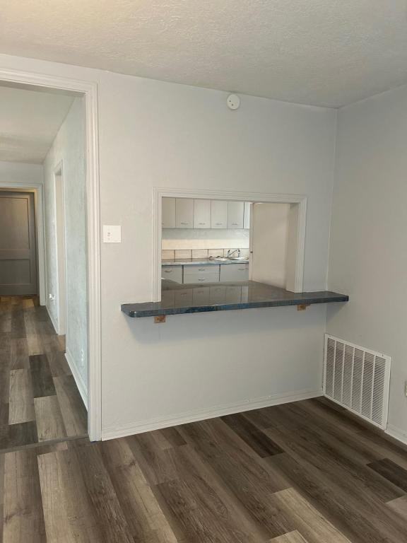 2104 Nw Denver Ave - Photo 3 of 11