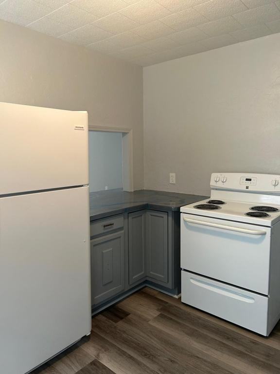 2104 Nw Denver Ave - Photo 6 of 11