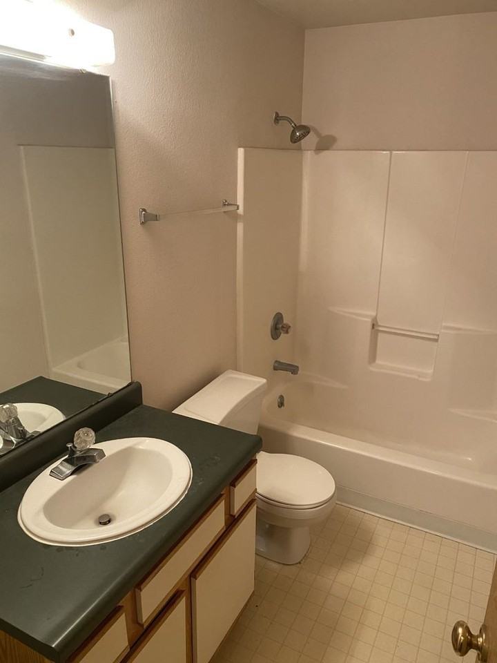 Chamberlain Court Apartments - Photo 2 of 21