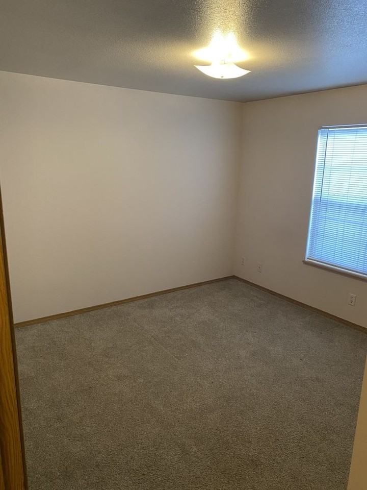 Chamberlain Court Apartments - Photo 3 of 21