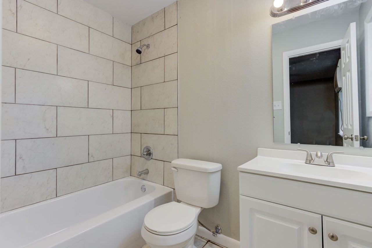 The Azalea: 1 & 2 Bedroom Apartments - Photo 3 of 15