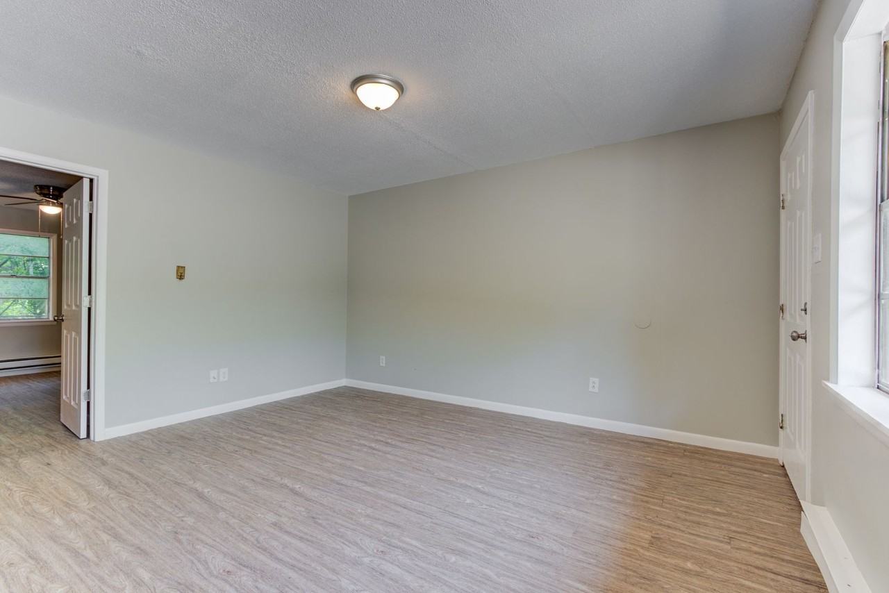 The Azalea: 1 & 2 Bedroom Apartments - Photo 6 of 15