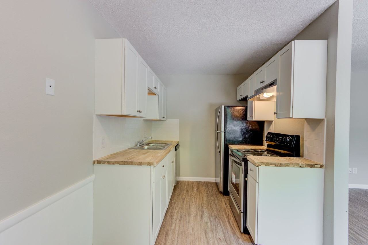 The Azalea: 1 & 2 Bedroom Apartments - Photo 7 of 15