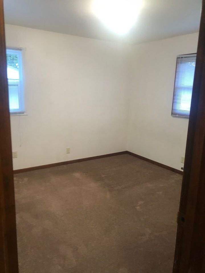 1105 Jackson St - Photo 3 of 7