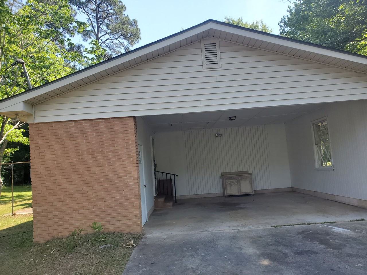 218 Brookwood Dr - Photo 2 of 16