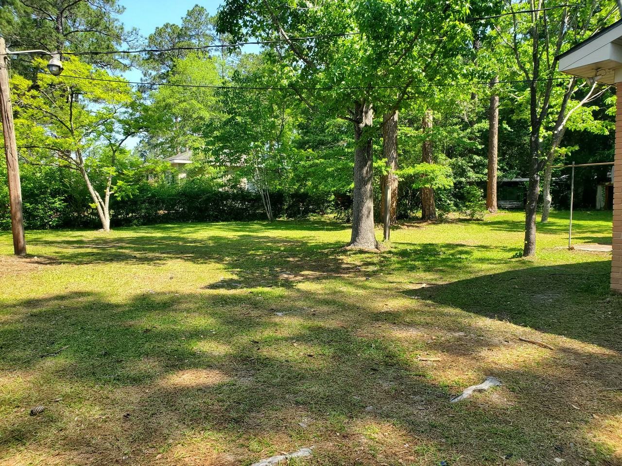 218 Brookwood Dr - Photo 4 of 16