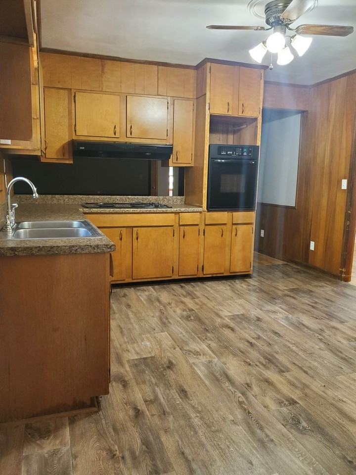 218 Brookwood Dr - Photo 5 of 16