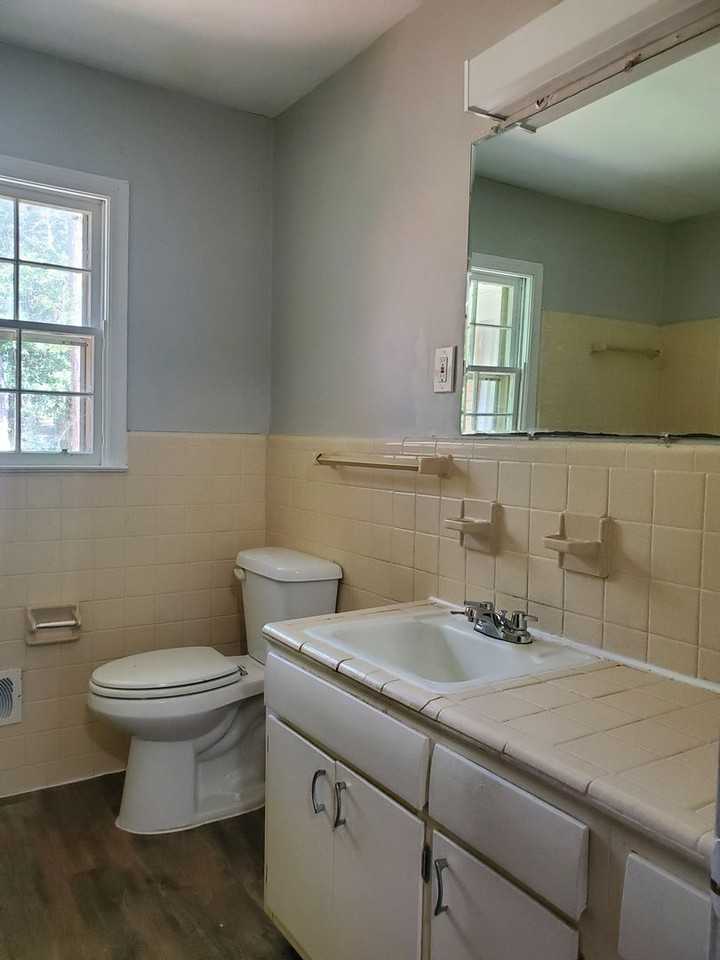 218 Brookwood Dr - Photo 3 of 16