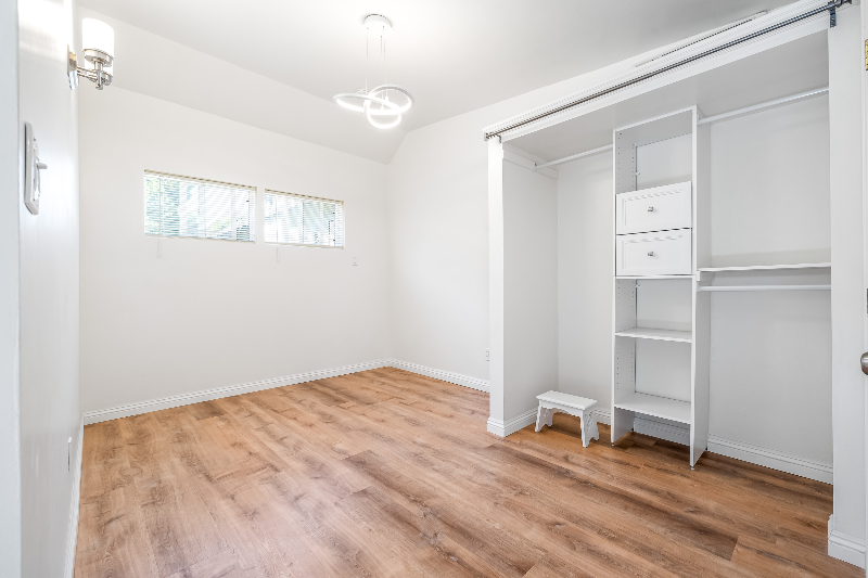 10778 Valley Spring Ln - Photo 6 of 11