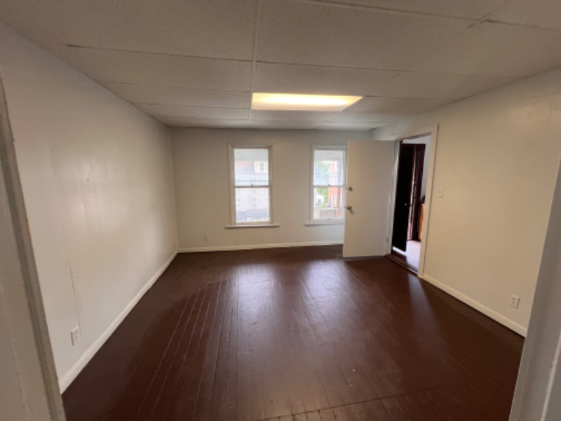 1112 Lenox Ave #2F - Photo 4 of 10