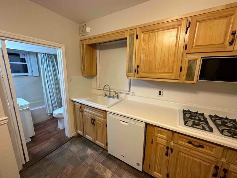 112 Cross St #1 - Photo 3 of 12