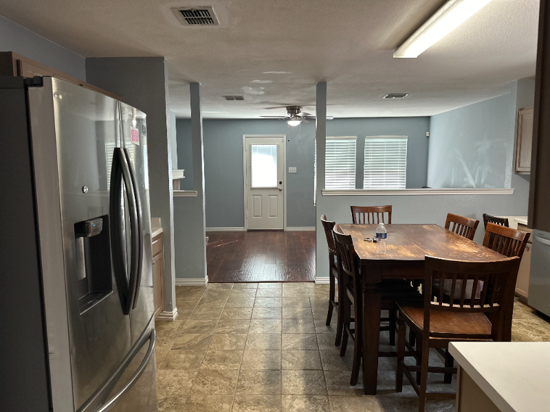 8124 Stowe Springs Ln - Photo 3 of 20