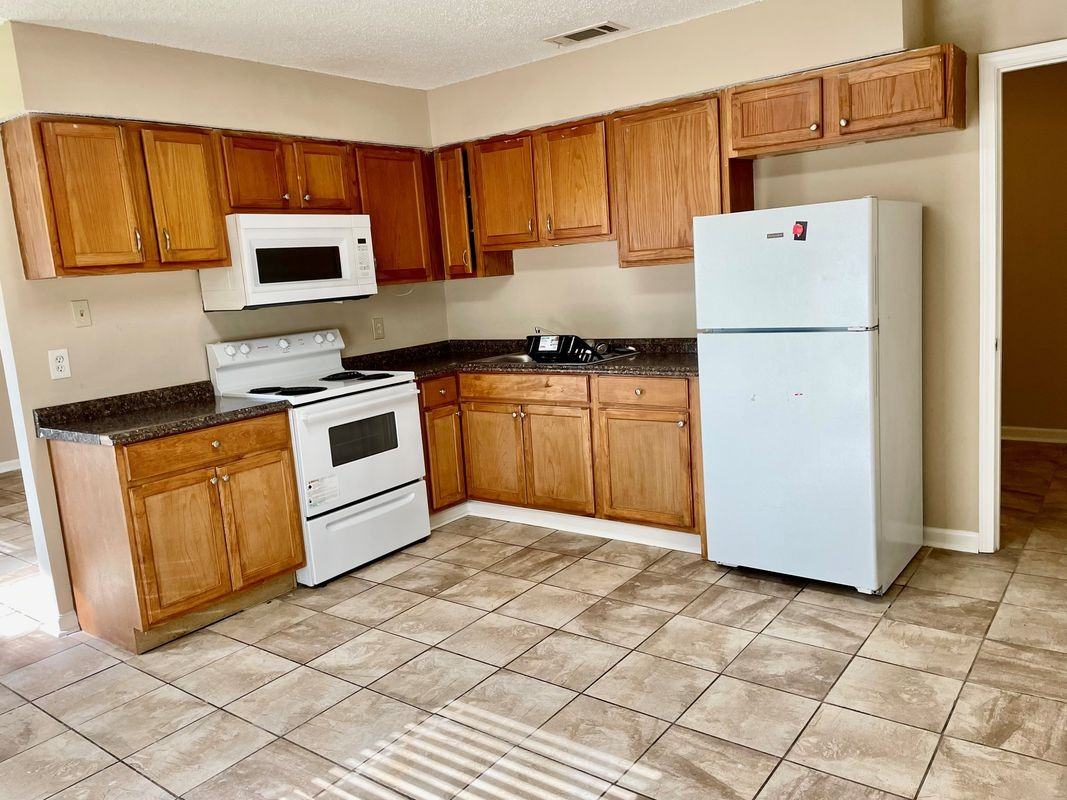 348 Homewood Pl - Photo 2 of 11