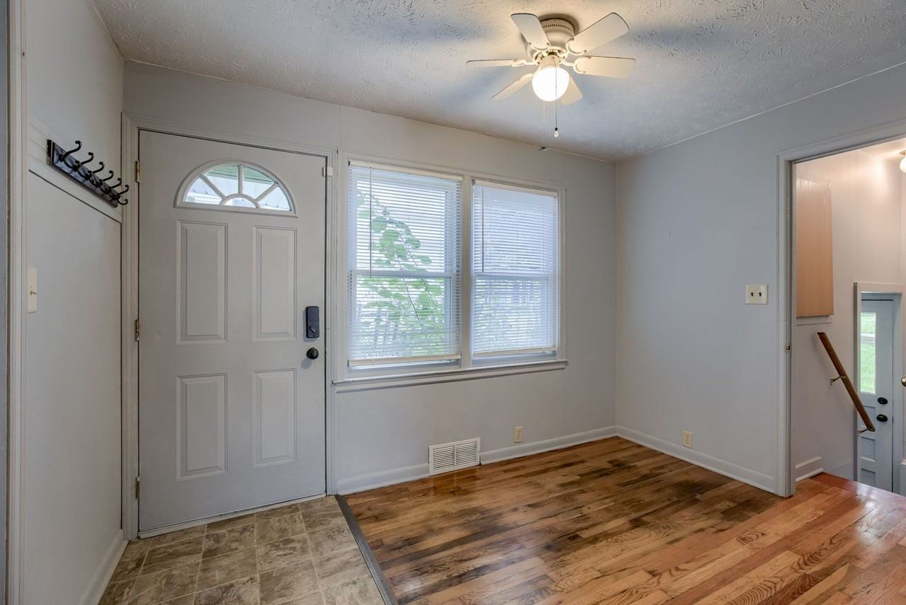 6457 Parker St - Photo 3 of 23