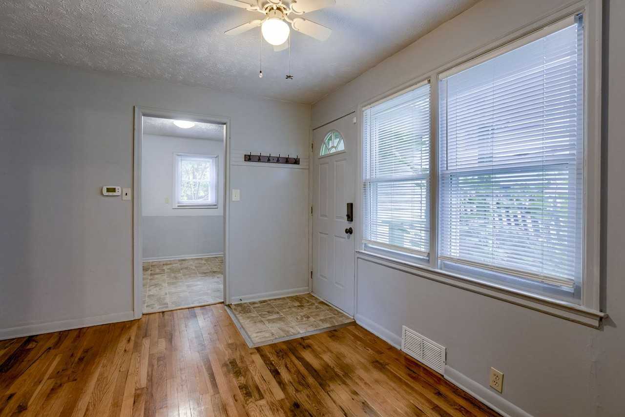 6457 Parker St - Photo 4 of 23