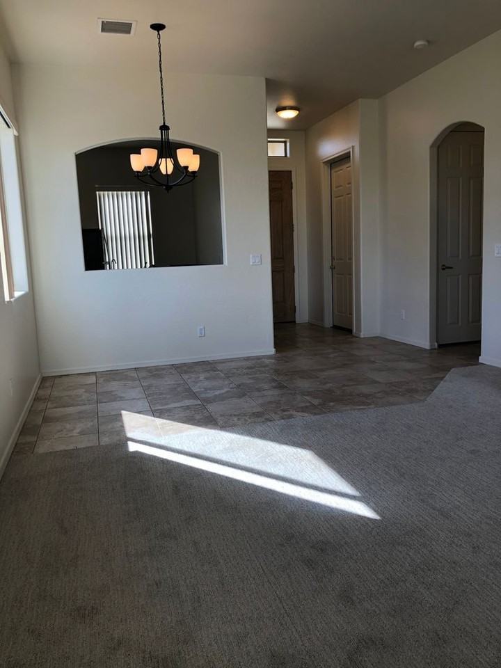 5301 N Bremont Way - Photo 5 of 28