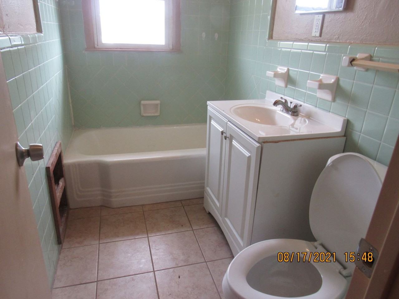 3802 Nw Dearborn Ave - Photo 7 of 11