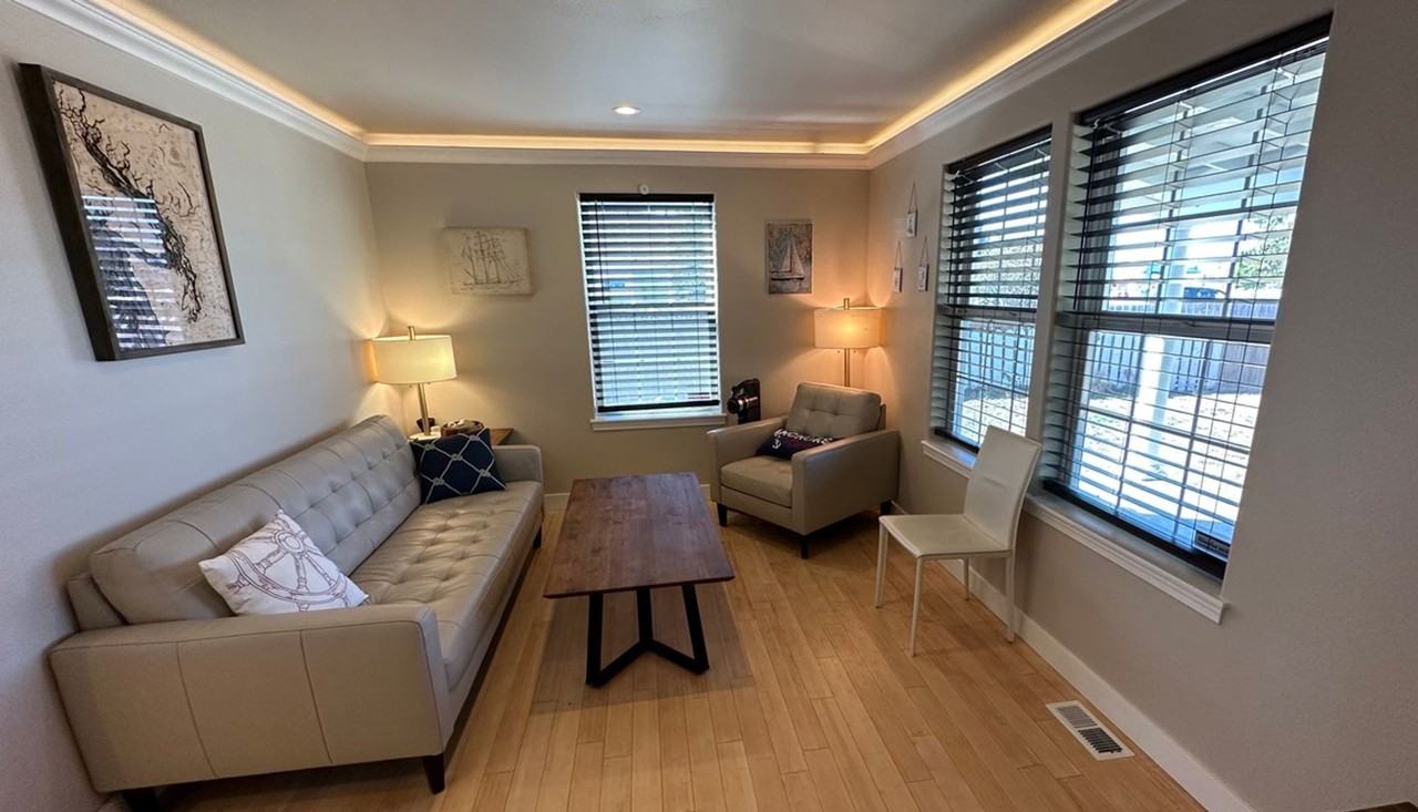 237 W Alder St - Photo 2 of 17