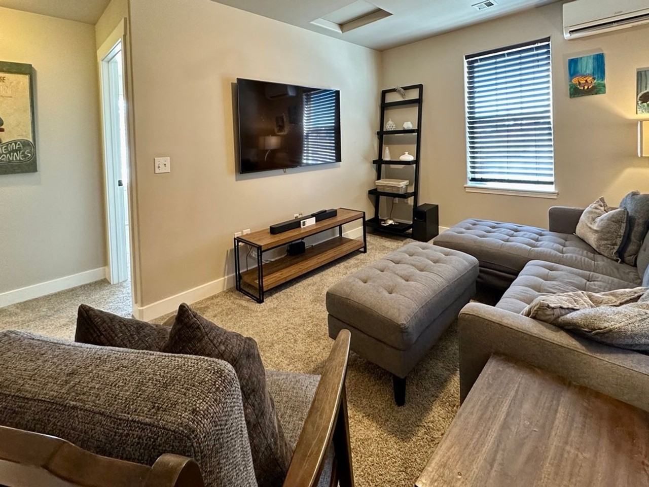 237 W Alder St - Photo 3 of 17