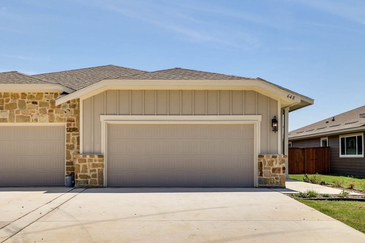648 Blackland Dr - Photo 3 of 28