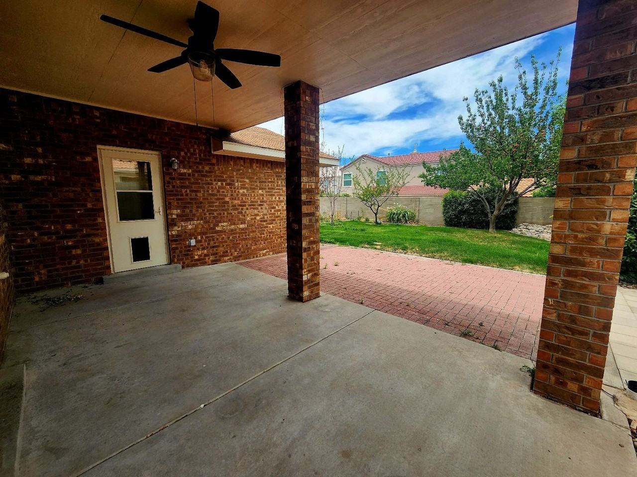 915 Tony Sanchez Dr Se - Photo 2 of 11