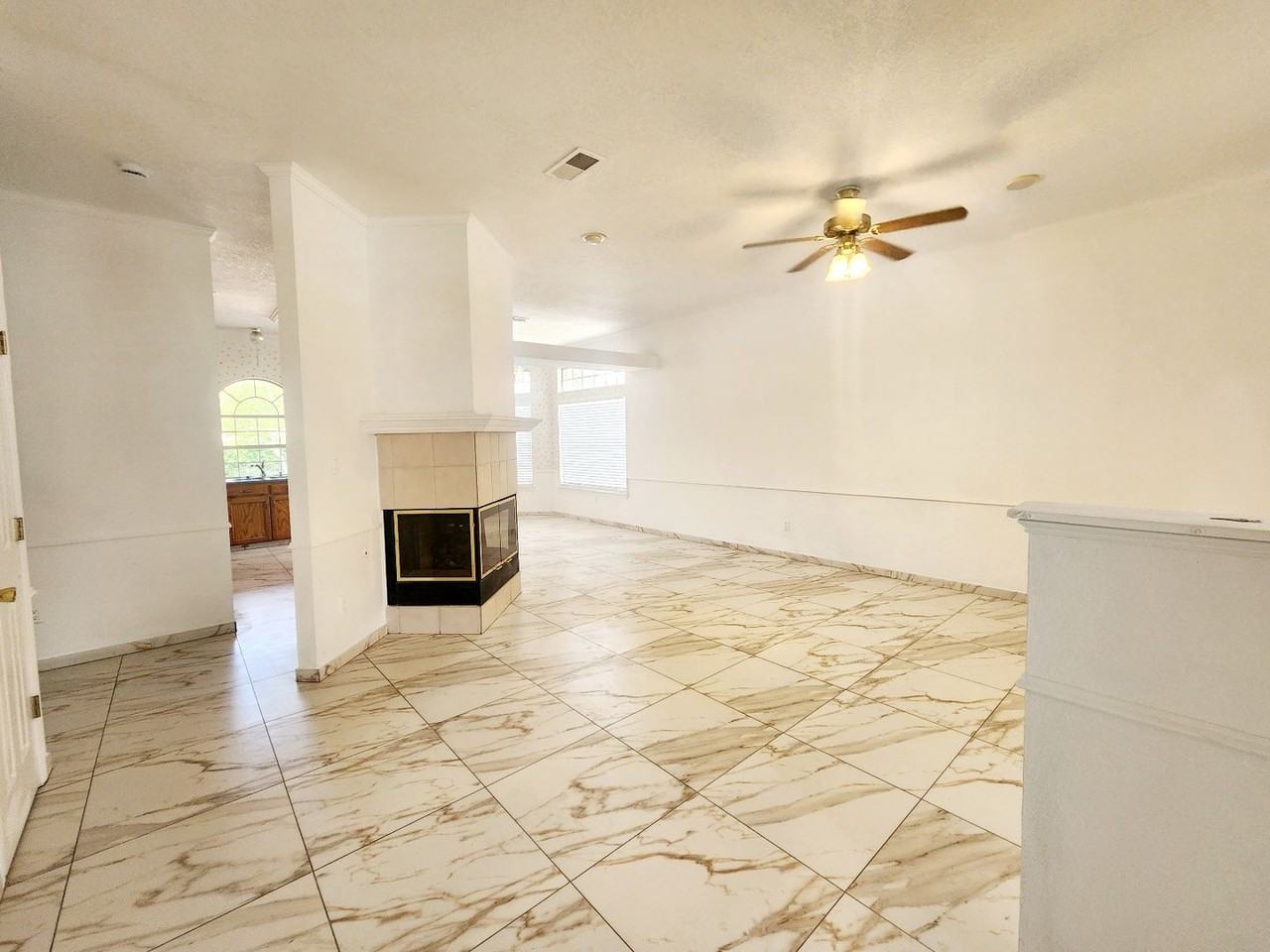 915 Tony Sanchez Dr Se - Photo 4 of 11