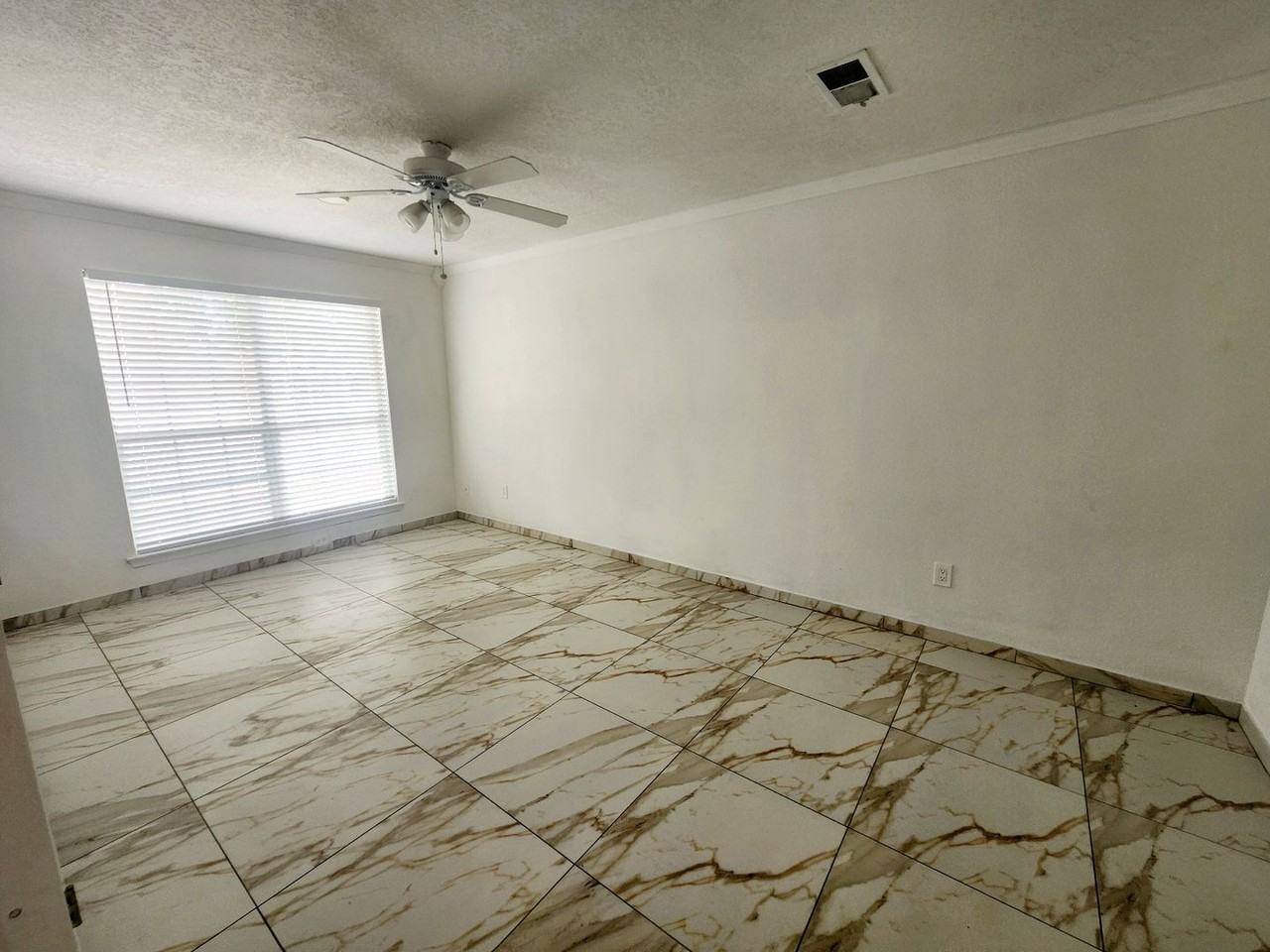 915 Tony Sanchez Dr Se - Photo 5 of 11