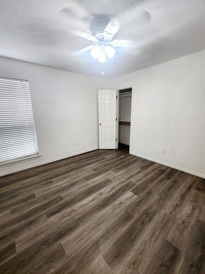 915 Tony Sanchez Dr Se - Photo 7 of 11