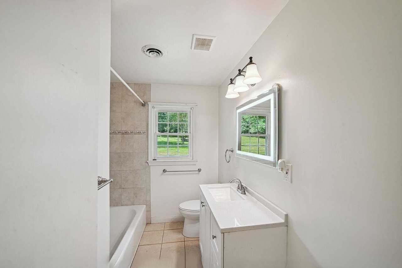 11609 Johns Hopkins Rd #NA - Photo 3 of 9