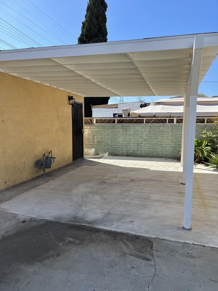 2770 1/2 Glenwood Pl #NA - Photo 2 of 8