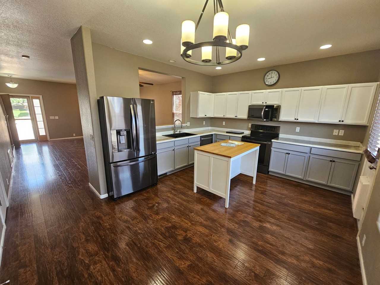 2717 Tumblewood Grv - Photo 5 of 18