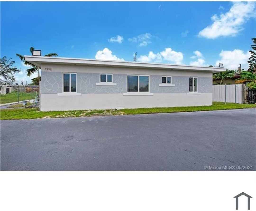 Goulds Fourplex - Photo 2 of 7