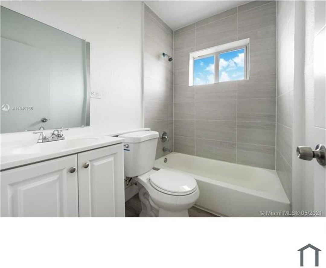 Goulds Fourplex - Photo 3 of 7