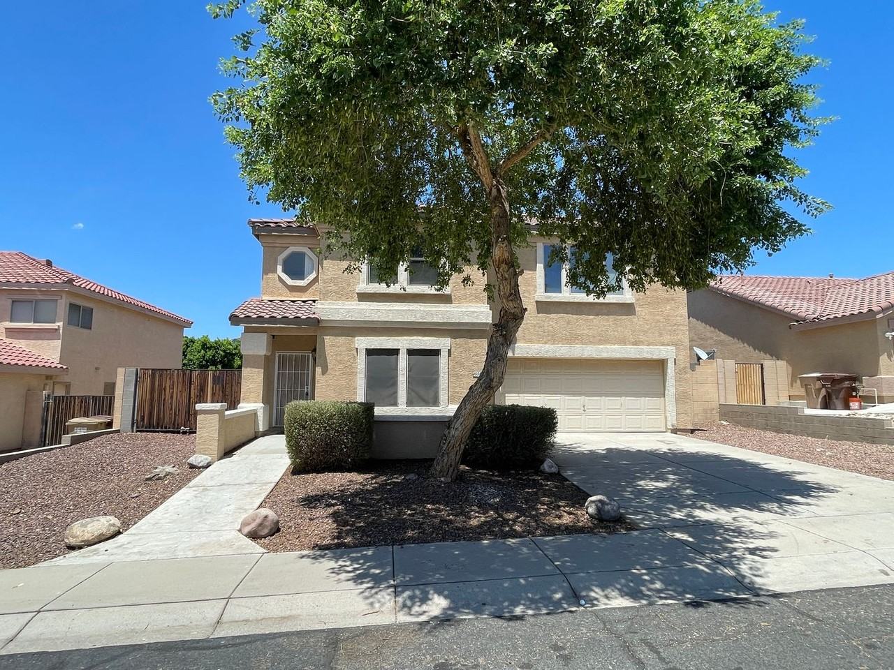 10554 W Angels Ln - Photo 3 of 46