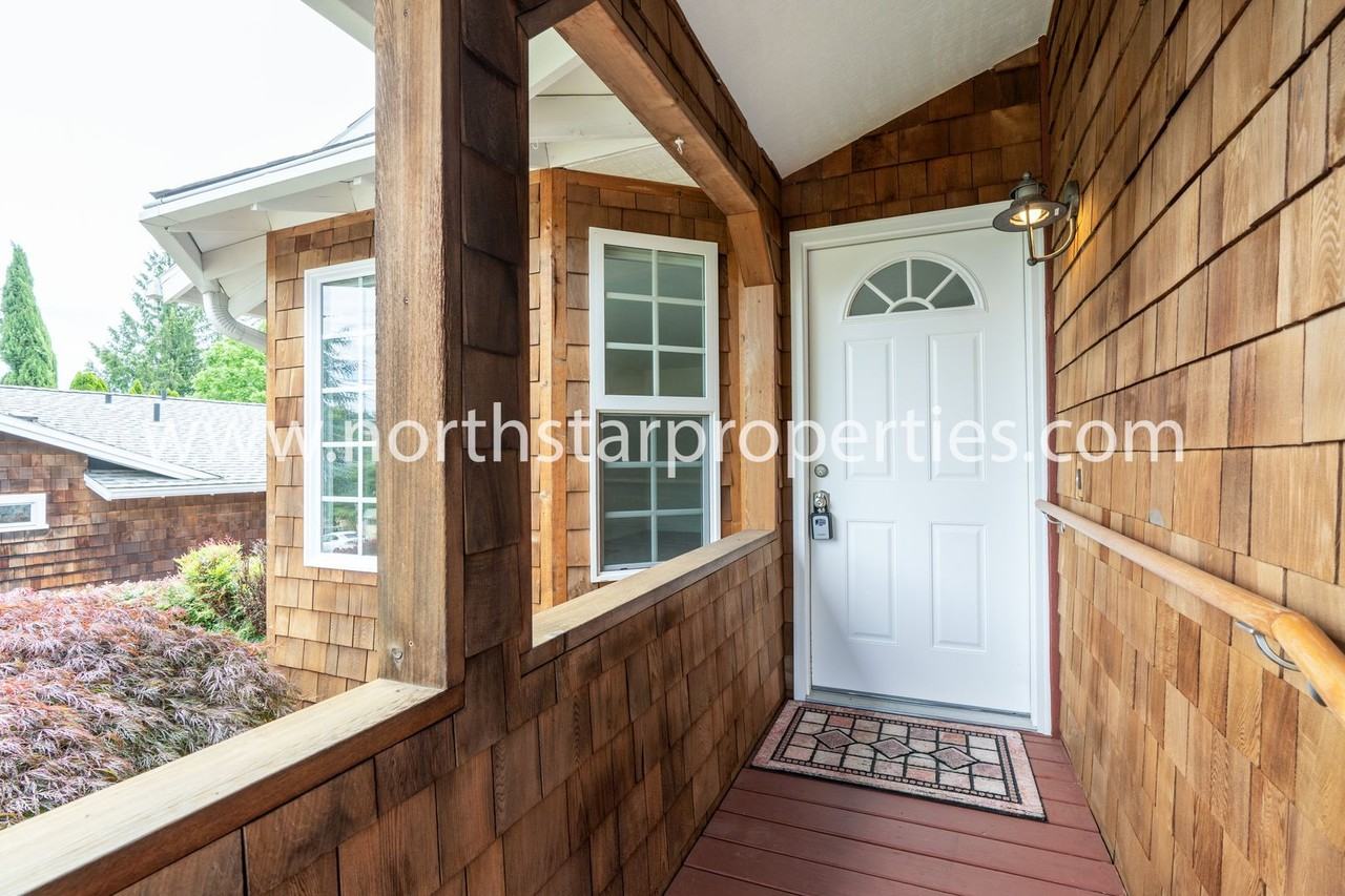 3540 Sw Falcon St - Photo 4 of 32