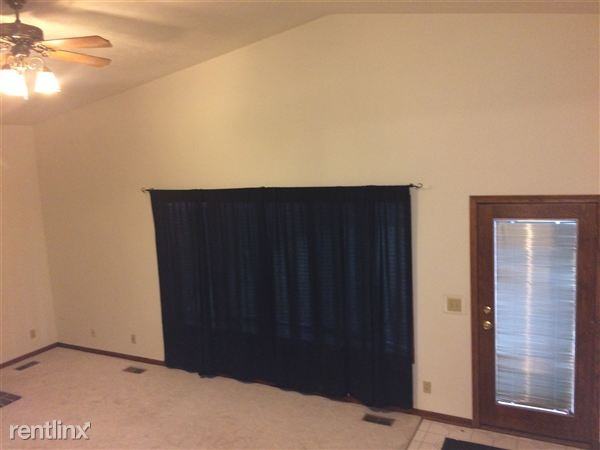 2730 Central Ave - Photo 3 of 9