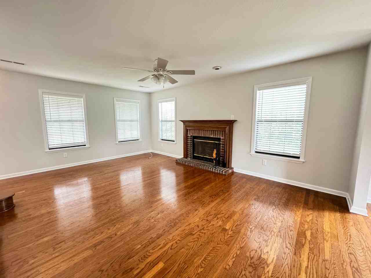 1123 Lane Dr - Photo 2 of 4